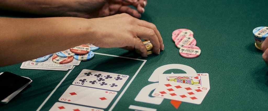 WSOPE Main Event: Daniel Rezaei führt beim Rekordturnier