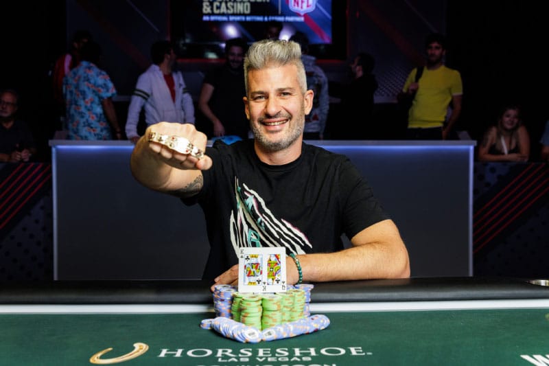 nacho barbero após ganhar um bracelete wsop