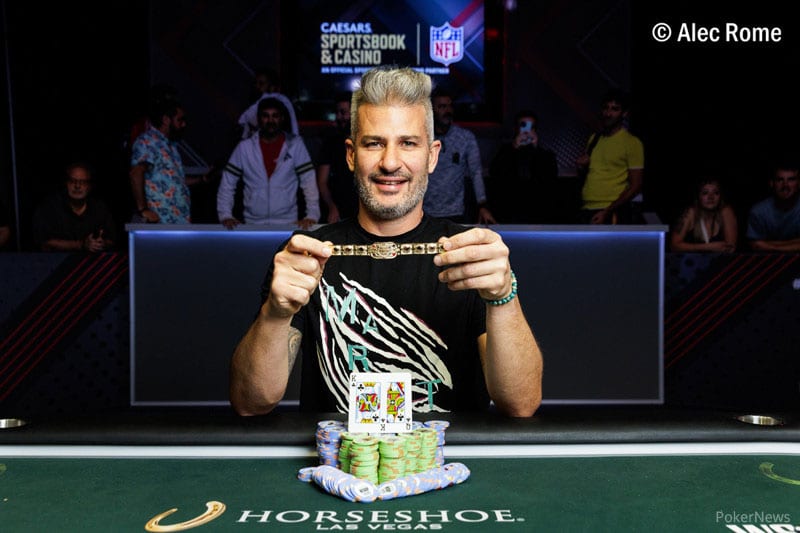 nacho barbero após ganhar um bracelete wsop