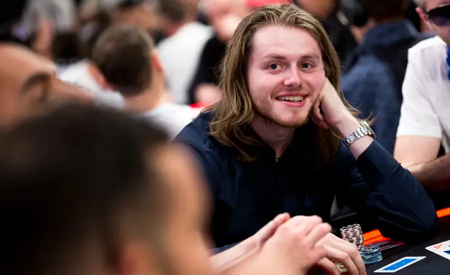 charlie carrel jogador de poker