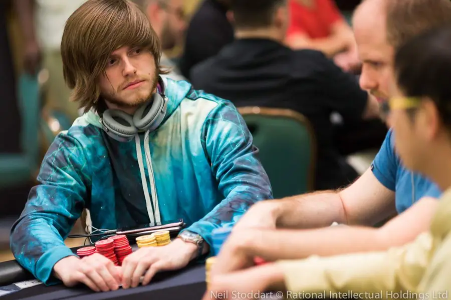 charlie carrel jogador de poker filantropo