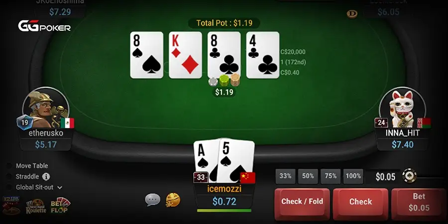 jogador com a5 na mesa de poker online