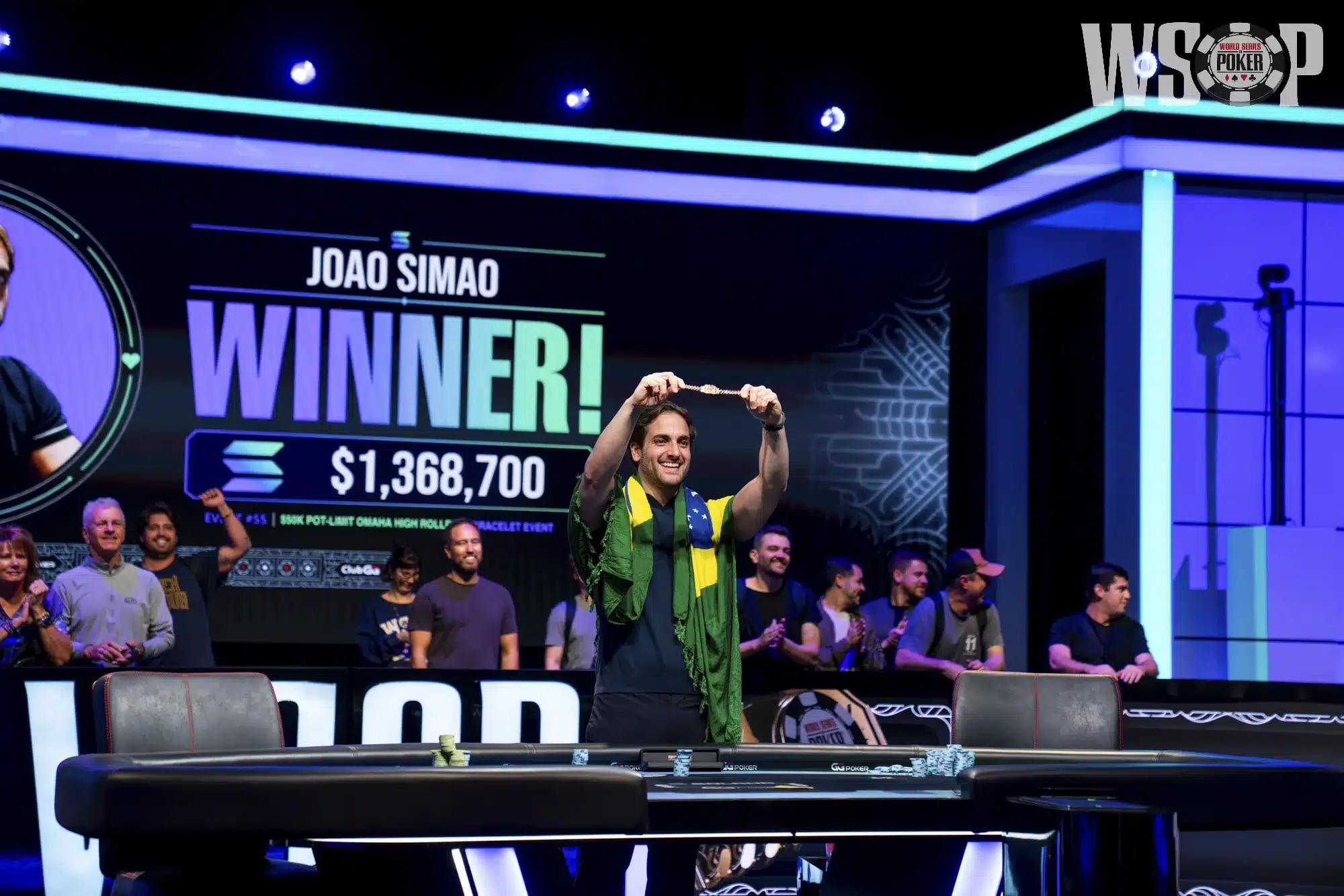 É tetra! João Simão crava o US$ 50K High Roller PLO da WSOP e leva prêmio milionário - Meio